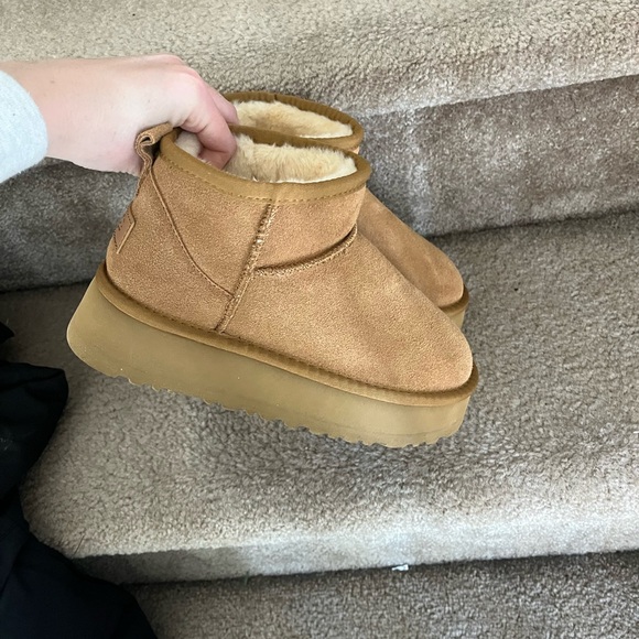 Platform Tan UGGs - Picture 3 of 6